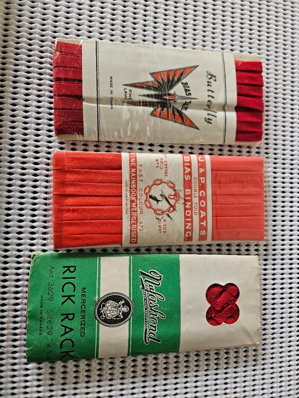 Vintage rick rack packages   G12